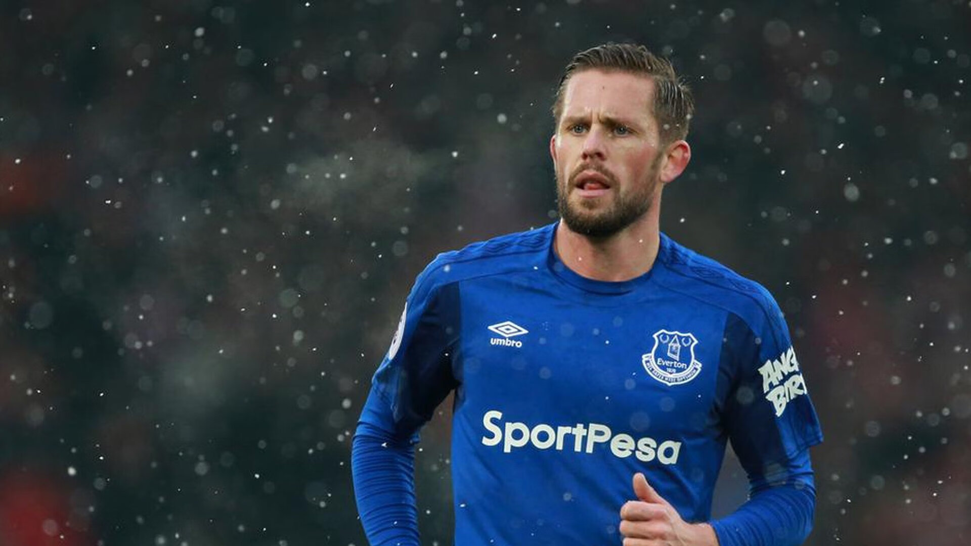 开云APP-运动真“英雄”：场上“血洒战场”感人瞬间！